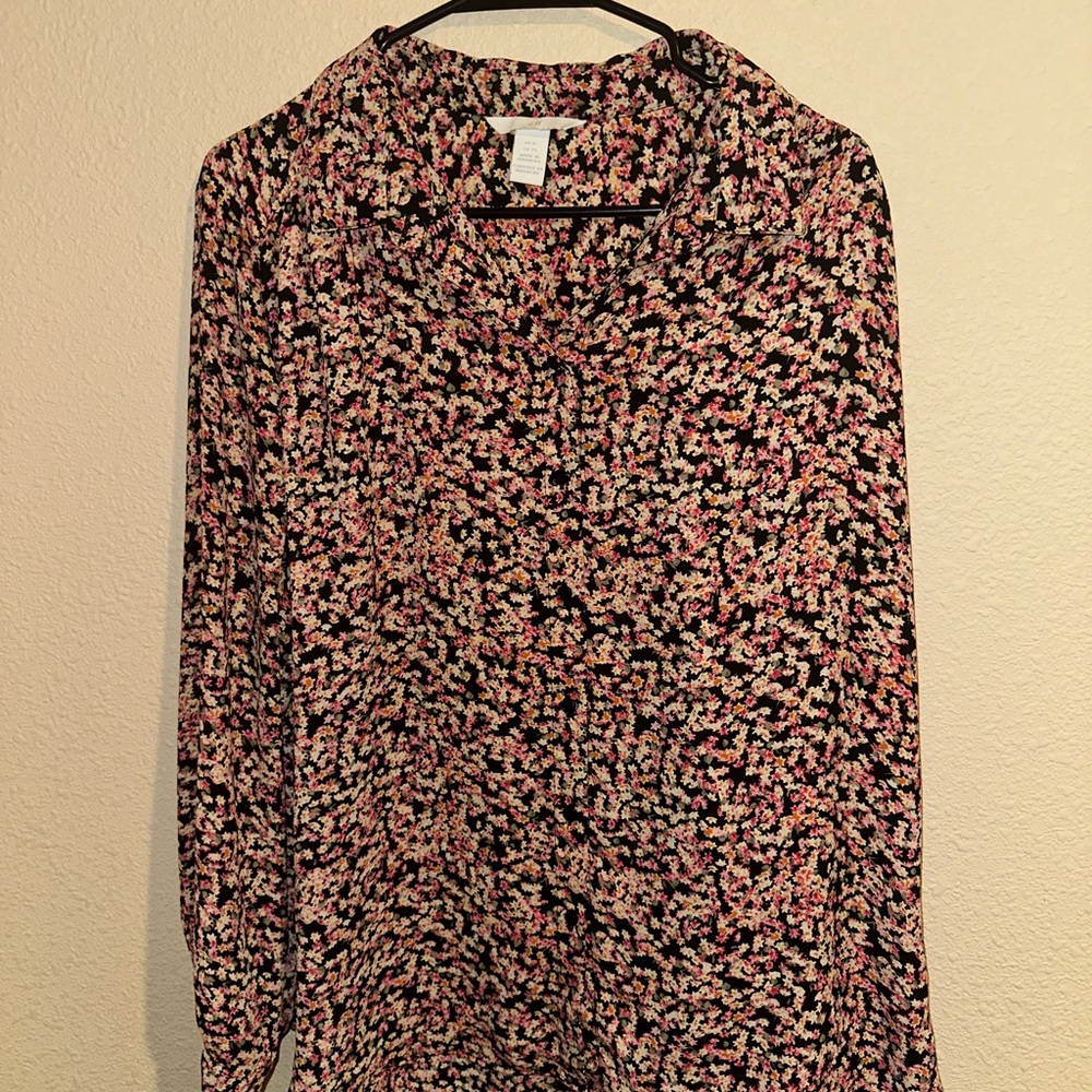 H&M Black and Pink Long Sleeve Graphic Blouse